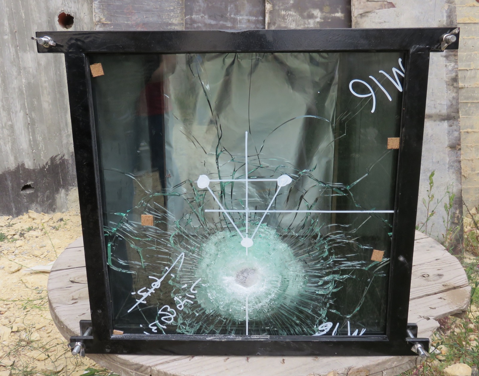 الزجاج المضاد للرصاص